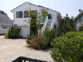 Raised Ranch Style House Close To Beach, Shops And Eateries!